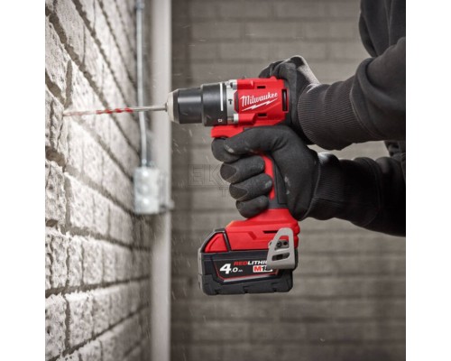MILWAUKEE.UD.M18BLPDRCMC-402C SCREWDRIVER + LAMP AND SLEEVELESS